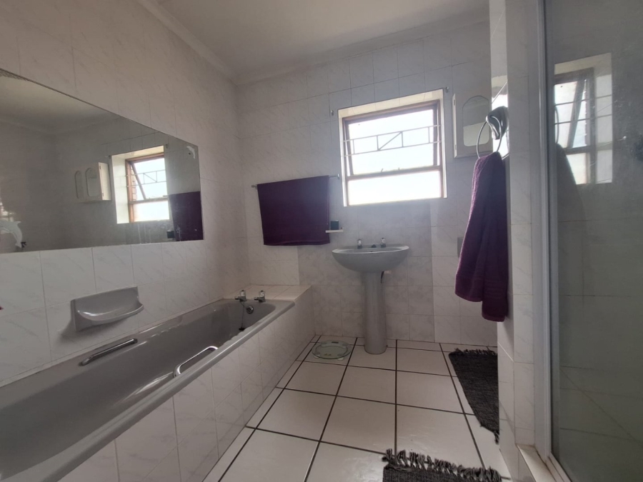 3 Bedroom Property for Sale in Wavecrest Eastern Cape